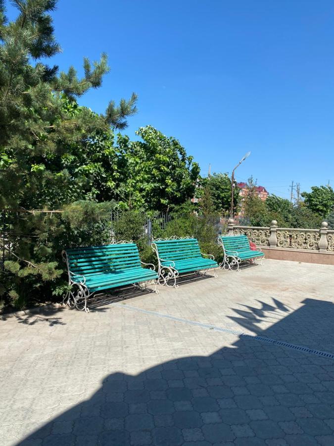 Hotel Astam Kosztanaj Kültér fotó