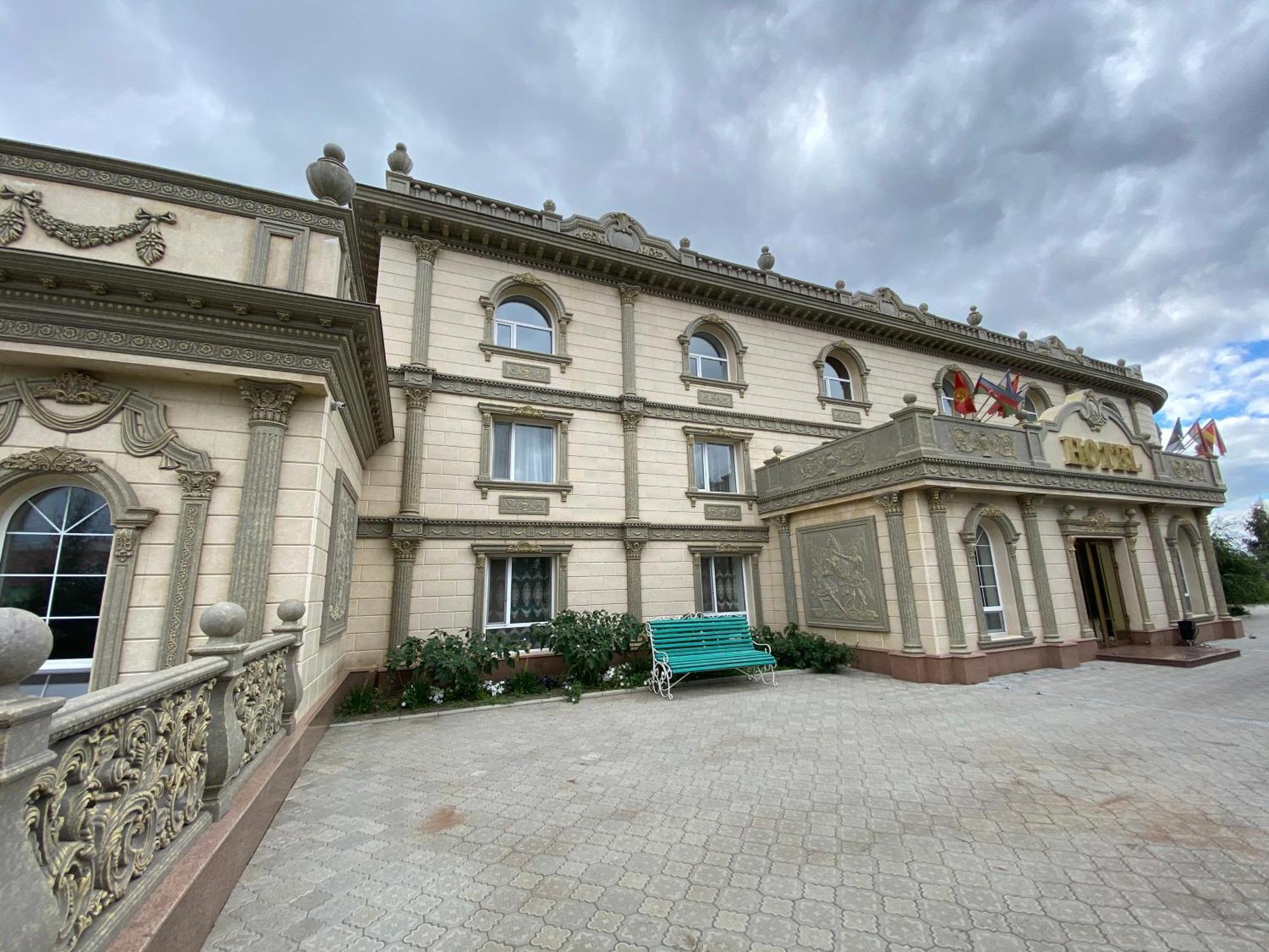 Hotel Astam Kosztanaj Kültér fotó