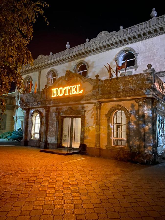 Hotel Astam Kosztanaj Kültér fotó