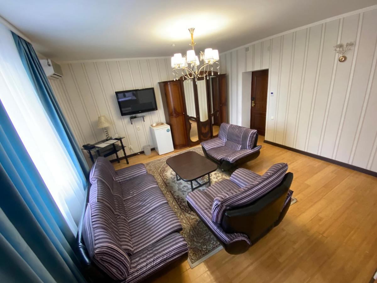 Hotel Astam Kosztanaj Kültér fotó